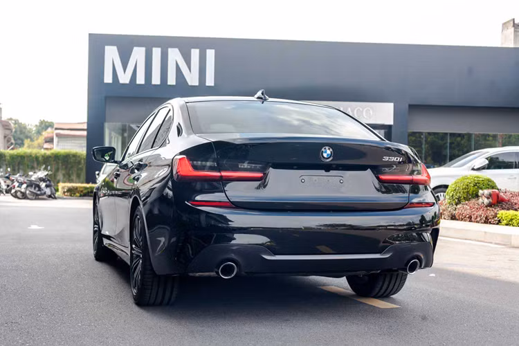 Ở bản thấp, động cơ này cho công suất tối đa 184 mã lực và mô-men xoắn cực đại 300 Nm. Trong khi đó, bản cao cấp nhất sẽ cho ra công suất là 258 mã lực và 400 Nm. Bên cạnh đó, bản cao cấp còn có hệ thống treo M Sport và khóa vi sai cầu sau M Sport.