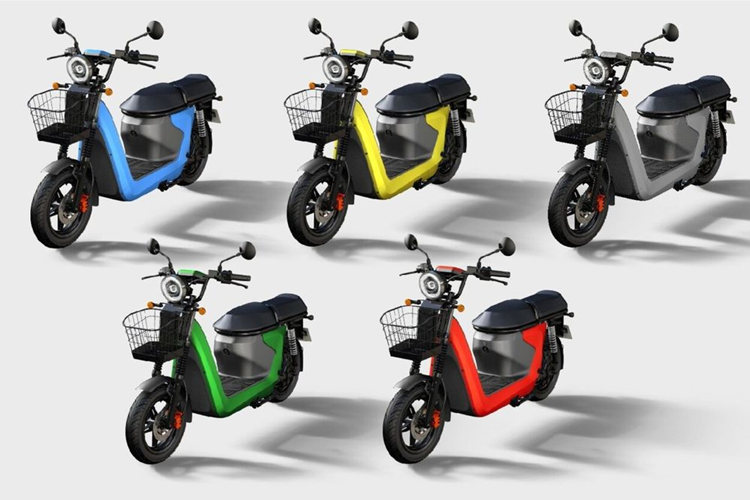 Selex Motors là công ty khởi nghiệp được ra đời vào năm 2018. Tuy nhiên, phải đến cuối tháng 11/2022 hãng mới cho ra mắt sản phẩm đầu tiên mang tên Camel. Mẫu Selex Camel tại Việt Nam này được mệnh danh là xe máy điện "bán tải", hướng đến khách hàng giao vận.