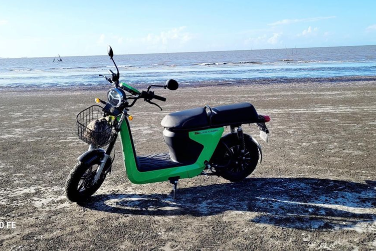 Đến tháng 8/2023, Selex Motors tiếp tục giới thiệu mẫu xe máy điện Selex Camel 2, đồng thời cũng công bố giải pháp vận chuyển hàng đông lạnh bằng xe máy điện có thể tương thích với cả Camel 1 và Camel 2.