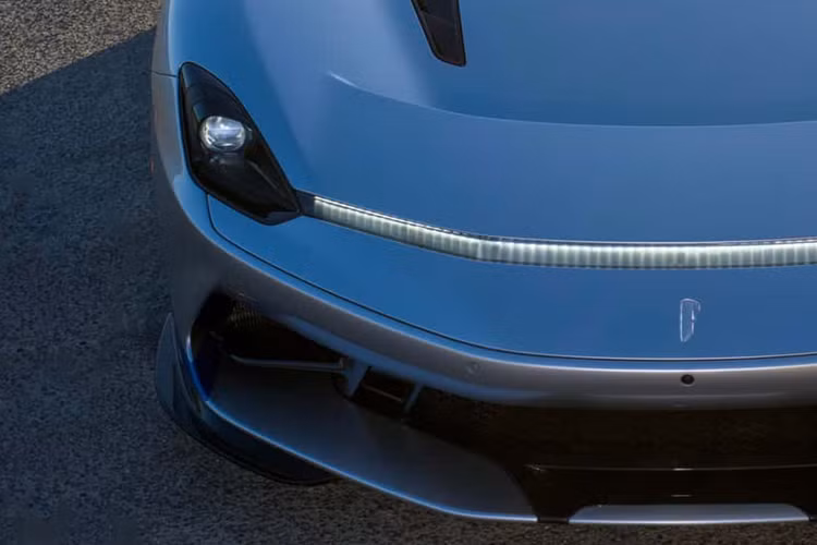 Dựa trên nền tảng sẵn có của Battista, các nghệ nhân tại Automobili Pininfarina bắt tay tạo ra một cỗ máy độc nhất vô nhị với hàng loạt các tùy chọn cá nhân hóa theo yêu cầu của vị khách hàng.