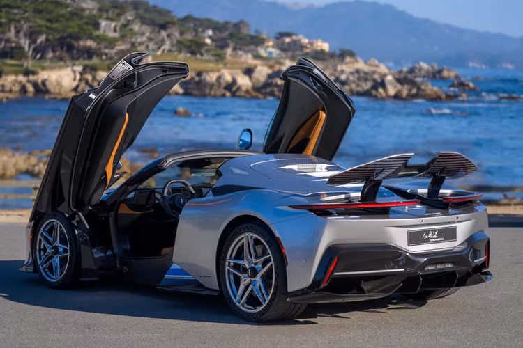 Automobili Pininfarina không công bố giá xe Pininfarina Targamerica. Một chiếc Battista “thông thường” đã có giá khởi điểm từ 2,2 triệu USD, do đó mẫu độc bản này chắc chắn phải cao hơn nhiều và được đồn đoán giá trị ước tính hơn 3 triệu USD.