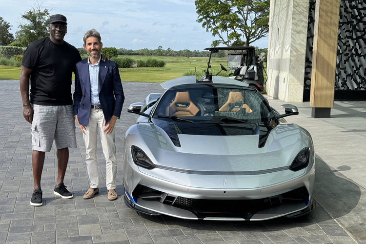 Tại sự kiện lễ hội Monterey Car Week 2024 diễn ra tháng 8 vừa qua, Automobili Pininfarina đã cho giới thiệu chiếc Targamerica, mẫu siêu xe Pininfarina Targamerica độc bản đầu tiên của họ.