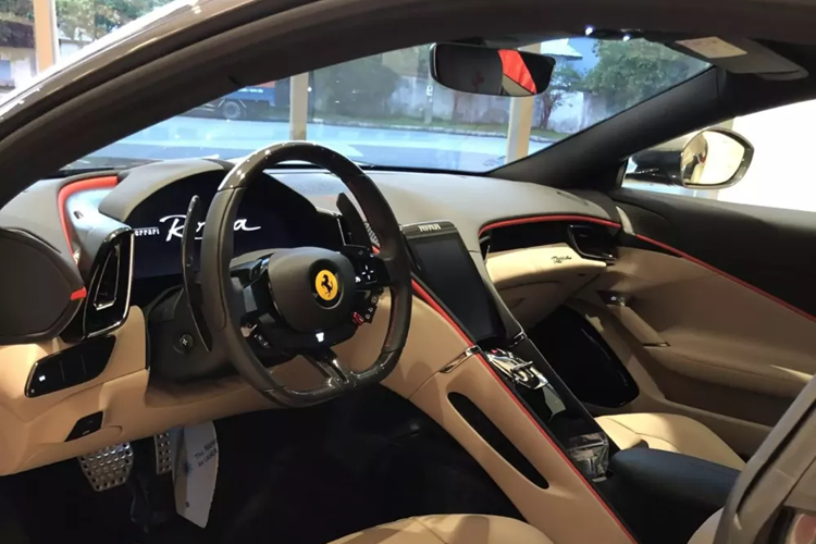 Ferrari Roma đã được giới thiệu vào cuối tháng 11 năm 2019, đây là chiếc Coupe 2+2 hoàn toàn mới được ra mắt trong một sự kiện diễn ra ở Roma, Ý với mang thiết kế cổ điển của những năm 1950 và 1960 được hãng siêu xe Ý gọi là “La Dolce Vita”.