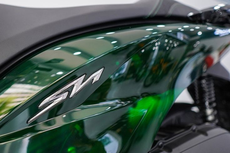 Về thiết kế, Honda SH Vetro có kiểu dáng tương tự bản thường. Điểm khác biệt và cũng đặc biệt nhất trên mẫu xe này so với bản thường nằm ở màu sơn. Theo đó trong tiếng Ý, Vetro có nghĩa là thuỷ tinh và để phù hợp với cái tên này xe được sơn màu xanh lục bán trong suốt như thủy tinh.