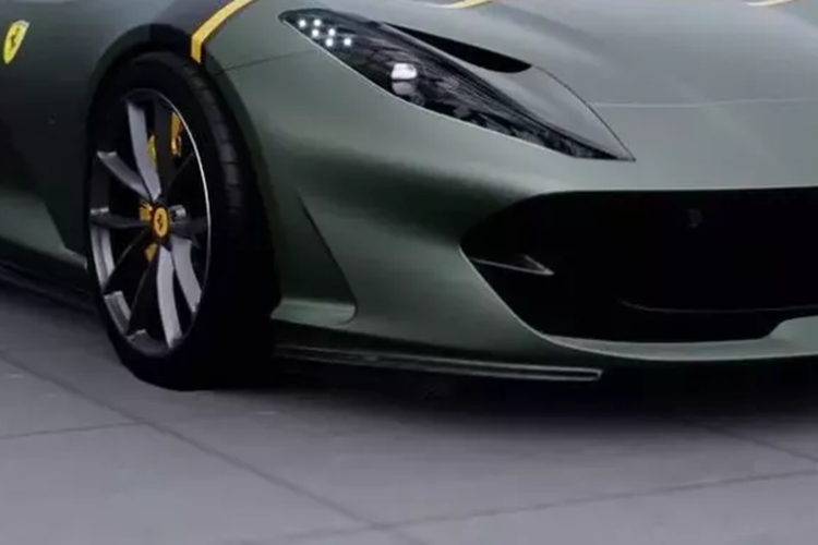 Hiện chưa rõ chiếc siêu xe mui trần Ferrari 812 GTS mang màu sơn Verde Masoni Opaco đã có chủ nhân hay chưa, nhưng người nhập xe về nước chia sẻ, nó sẽ xuất hiện trong 1 đến 2 tháng tới, như vậy, hiện đã có đến 2 chiếc xe Ferrari 812 GTS được thông báo về Việt Nam.