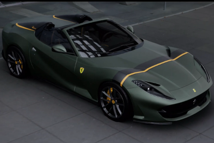 Cụ thể, theo người đăng tải, chiếc siêu xe Ferrari 812 GTS này sẽ mang màu sơn Verde Masoni Opaco đây là bộ áo được cá nhân hóa do Tailor Made thực hiện. Màu áo này là tông xanh quân đội cùng các sọc đen và vàng tạo điểm nhấn khá bắt mắt.
