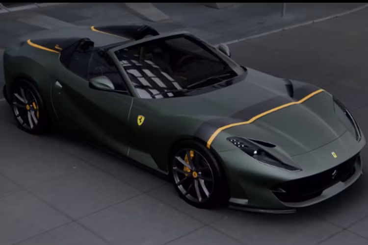 Cụ thể, theo người đăng tải, chiếc siêu xe Ferrari 812 GTS này sẽ mang màu sơn Verde Masoni Opaco đây là bộ áo được cá nhân hóa do Tailor Made thực hiện. Màu áo này là tông xanh quân đội cùng các sọc đen và vàng tạo điểm nhấn khá bắt mắt.