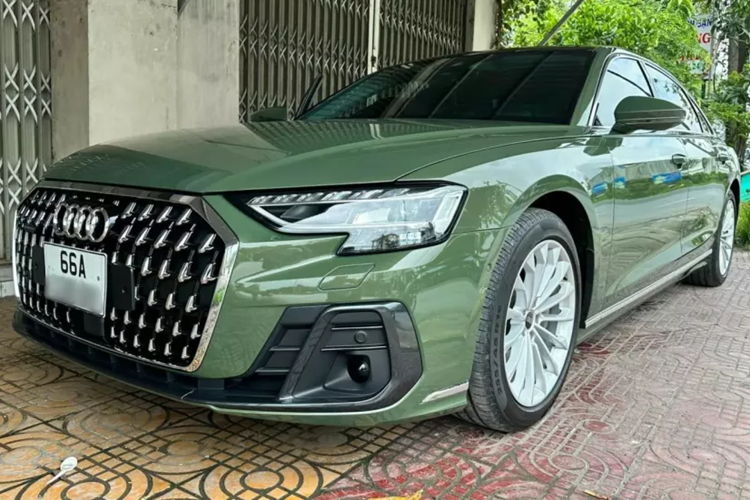 Không hiểu lý do là gì mà nhiều đại gia đã nhanh chóng bán gấp chiếc xe Audi A8L thế hệ mới chỉ sau vài tháng sử dụng, chẳng hạn như Minh Nhựa đã bán gấp chiếc xe Audi A8L của mình chỉ sau 2 tháng.