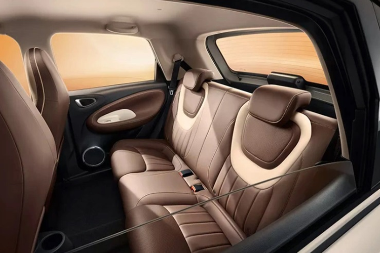 Cung cấp sức mạnh cho Wuling Bingo EV là một mô-tơ điện với công suất tối đa 50 kW (khoảng 67 mã lực). Ở phiên bản Long Range, xe dùng pin lithium-sắt-photphat (LFP) với dung lượng 31,9 kWh và chỉ hỗ trợ sạc chậm AC.