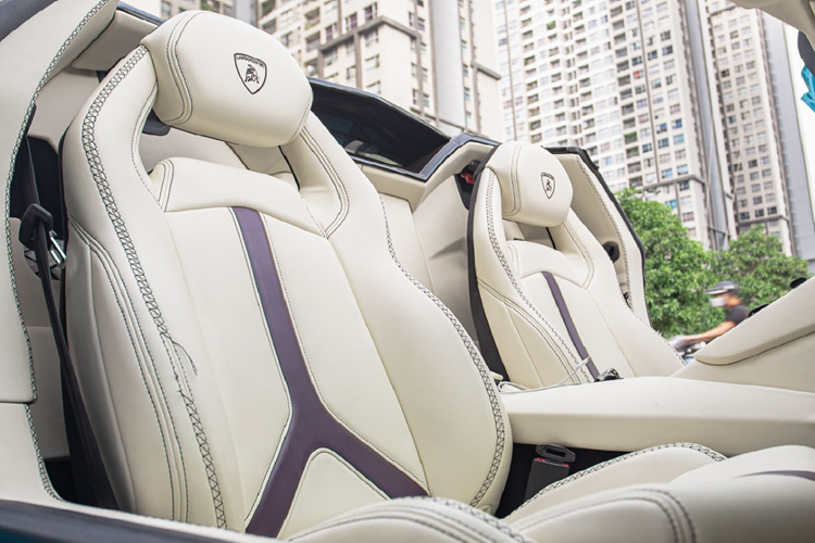 Siêu biển 30K-799.99, từng mang ra đấu giá đến 2 lần, trong đó, lần đầu là vào ngày 26 tháng 12 năm 2023, trong khoảng thời gian từ 10:15 đến 10:45, chiếc biển đẹp này đã được mang ra đấu giá lần đầu với mức trả cao nhất 4,03 tỷ đồng.