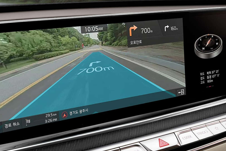 Được định vị là mẫu xe sang đầu bảng, Kia K9 2024 cũng mang tới cho người dùng hàng loạt tiện ích cao cấp như màn hình giải trí trung tâm cảm ứng 14,5 inch, nội thất ốp gỗ tự nhiên Obeche Engineer và Sycamore, ghế, táp-lô, táp-pi cửa được bọc da cao cấp, gương chiếu hậu tràn viền, mở khoá/khoá và nổ máy thông qua ứng dụng trên điện thoại…