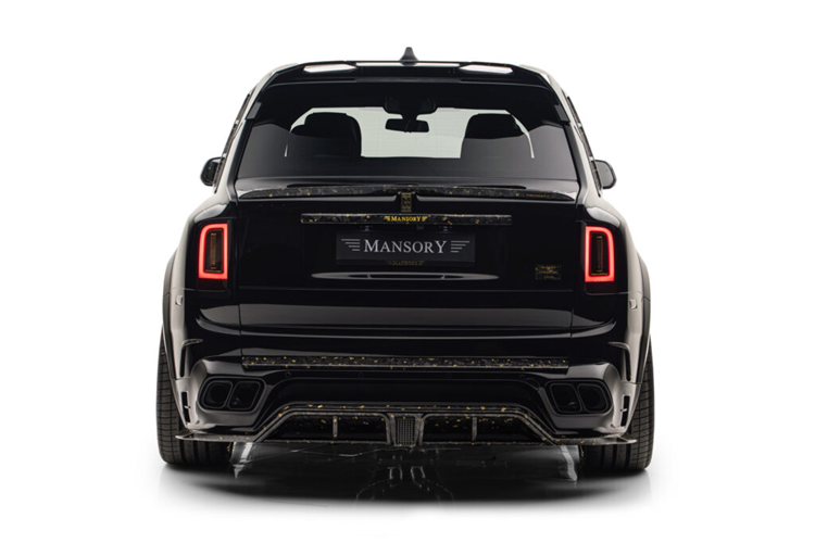 Nguyên bản chiếc SUV siêu sang Rolls-Royce Cullinan trang bị khối động cơ V12 tăng áp kép, dung tích 6,75 lít công suất cực đại 563 mã lực tại 5.000 vòng/phút và mô men xoắn cực đại 850 Nm tại 1.600 vòng/phút.