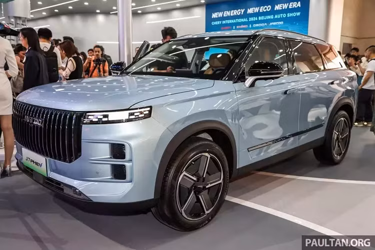 Vào hồi tháng 11/2024, Omoda &amp; Jaecoo Việt Nam đã chính thức giới thiệu mẫu xe đầu tiên với khách hàng trong nước, đó là Omoda C5. Dự kiến, vào tháng 1 tới đây, Omoda &amp; Jaecoo Việt Nam sẽ tiếp tục ra mắt mẫu xe thứ hai mang tên Jaecoo J7 PHEV 2025 mới.