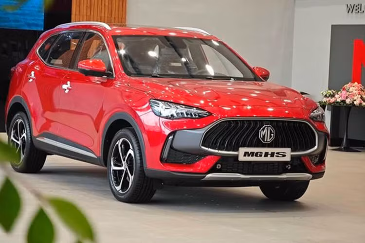 Trong tháng 10/2024 này, MG tiếp tục tặng lệ phí trước bạ, cộng thêm 1 năm bảo hiểm vật chất với tổng giá trị 80 triệu đồng ở bản DEL và 85 triệu đồng ở bản LUX cho khách hàng mua HS. Tuy có lợi thế về mặt giá bán nhưng MG HS DEL lại sở hữu trang bị không quá nổi bật.