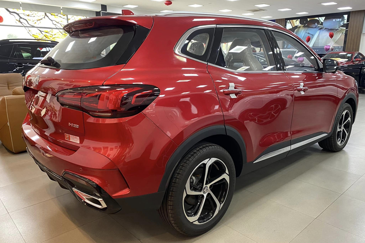 "Trái tim" của mẫu SUV cỡ C này là động cơ xăng 4 xi-lanh, tăng áp, dung tích 1.5L với công suất tối đa 173 mã lực và mô-men xoắn cực đại 275 Nm. Sức mạnh động cơ được truyền tới bánh thông qua hộp số tự động ly hợp kép 7 cấp.