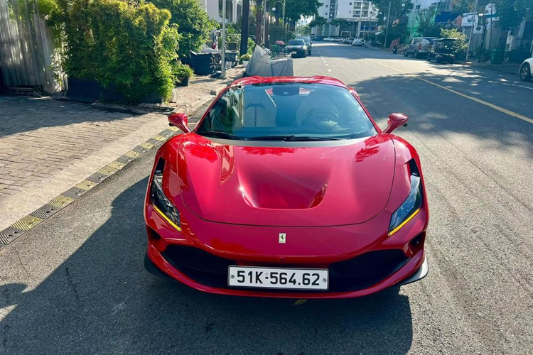 Ferrari F8 Spider chay 7.000km len san xe cu, lo nhe hon 4 ty dong-Hinh-2