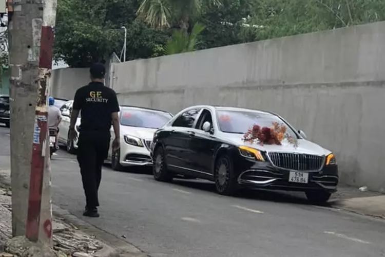 Chưa dừng lại đó, 1 số thông tin còn cho biết, hot girl Midu và chồng đã hỏi mướn rất nhiều xe Bentley, nhưng bên cho thuê chỉ xoay được 5 chiếc.