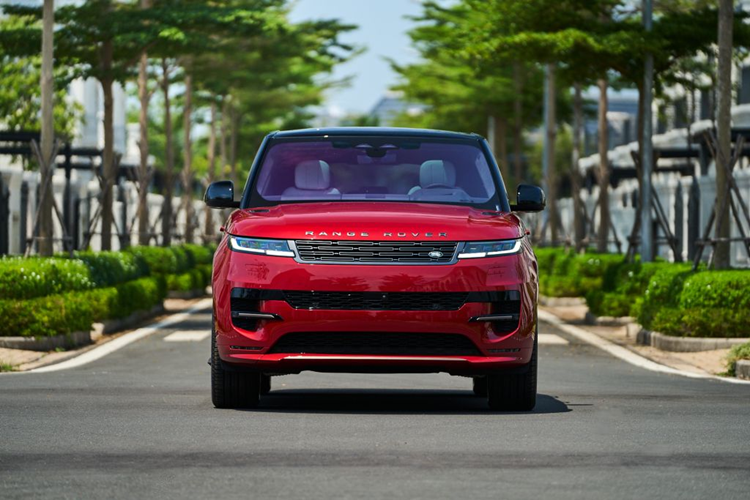  Range Rover Sport Với sự đổi mới toàn diện, Range Rover Sport 2023 thế hệ mới thực sự gây nhiều bất ngờ thú vị về trải nghiệm toàn năng, cả chất thể thao tốc độ sắc bén chưa từng có trước đây cùng với những tính năng, công nghệ vượt địa hình nổi tiếng của Land Rover.