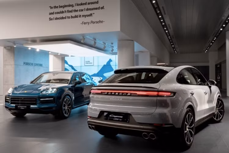 Phiên bản Turbo GT là mẫu xe mạnh nhất của dòng xe Cayenne cũng sở hữu động cơ V8 4.0 lít tăng áp kép nhưng được tăng lên 649 mã lực, giúp xe tăng tốc từ 0 lên 100 km/giờ trong 3,3 giây và có tốc độ tối đa 305 km/giờ.