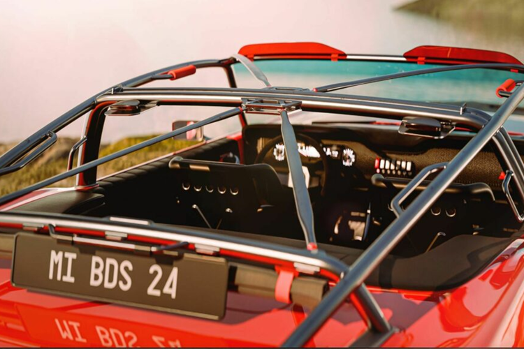 Được chế tạo hoàn toàn từ thép đặc biệt dành cho ô tô, thân xe là một sáng tạo hoàn toàn mới của hãng nâng cấp. Bên cạnh việc gìn giữ những vẹn nguyên của thiết kế ban đầu, mẫu xe còn sở hữu những nâng cấp khác như hệ thống đèn sương mù, đuôi xe phía sau lại được thiết kế với thiên hướng hiện đại hơn.