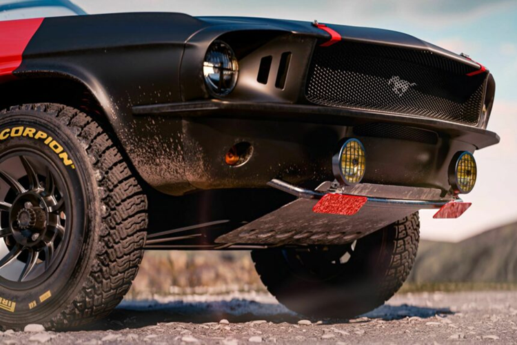 Mẫu xe được trang bị khối động cơ Road Runner V8 5.0 lít hiện đại từ Ford Mustang Boss 302 2012, công suất ban đầu là 444 mã lực và mô-men xoắn cực đại 515 Nm. Động cơ dựa trên Coyote của Ford có trục khuỷu bằng thép rèn, piston nhôm rèn, đầu xi-lanh khoan CNC, ống nạp dòng chảy cao từ xe 302R và trục cam được sửa đổi.