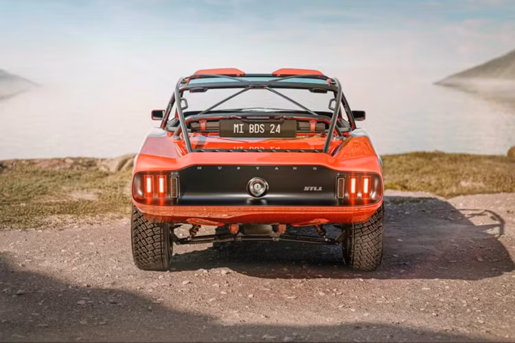 Tuy nhiên, thương hiệu hiện đã sẵn sàng để sản xuất thêm những chiếc xe đặc biệt này khi có yêu cầu của khách hàng. Mức giá của xe hiện vẫn chưa được tiết lộ, tuy nhiên với những nâng cấp này thì mức giá xe Ford Mustang không mui này sẽ không hề rẻ để có thể sở hữu.