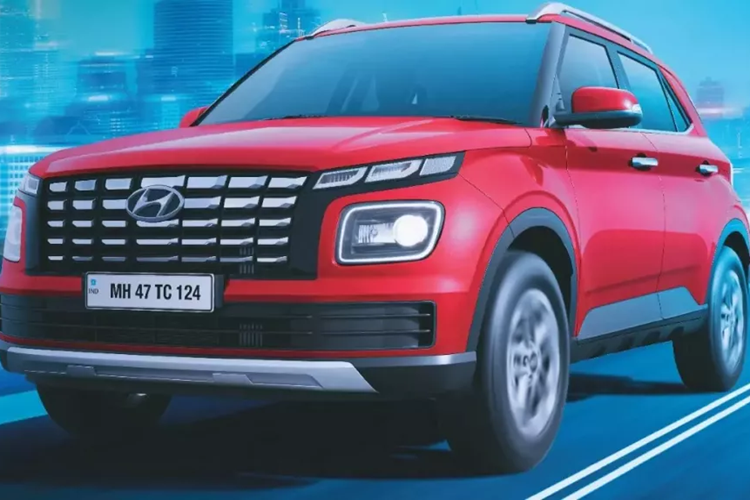 Venue là mẫu xe bán khá chạy của thương hiệu Hyundai tại thị trường Ấn Độ. Mẫu SUV hạng A này có 5 bản trang bị, bao gồm E, S, S(O), SX và SX(O). Nhằm tăng thêm sức hấp dẫn cho mẫu xe này, hãng đã vén màn phiên bản mới mang tên Hyundai Venue Executive 2024 mới.