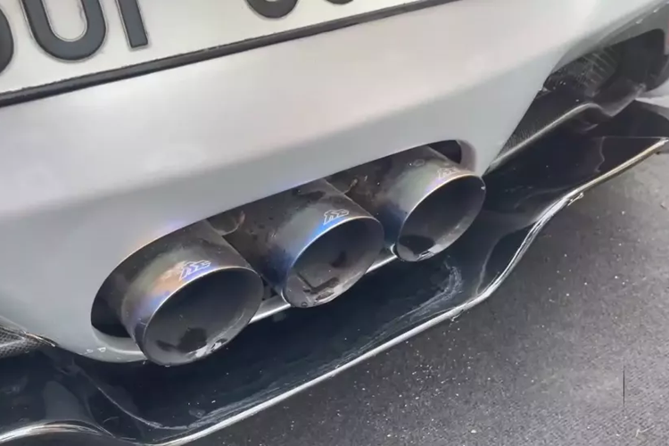 Sau chiếc siêu xe Ferrari 458 Italia độ Liberty Walk, có không ít đại gia trong nước đã chọn hãng độ Nhật Bản để thực hiện dự án nâng cấp ngoại thất cho siêu xe của mình nhưng chiếc Ferrari 458 Italia độ Liberty Walk đầu tiên ở Việt Nam vẫn được nhắc đến nhiều nhất.