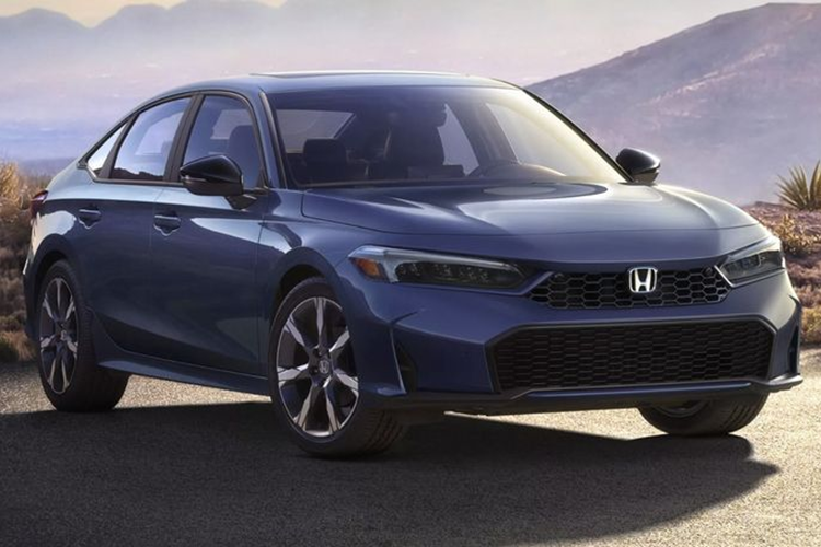 Không gian nội thất của Civic 2025 không khác biệt nhiều đời trước, song được nâng cấp đáng kể về công nghệ. Nổi bật nhất là màn hình thông tin giải trí kích cỡ tăng lên 9 inch, dùng phần mềm do Google phát triển và tích hợp sẵn các tiện ích của Google như bản đồ, trợ lý ảo hay cửa hàng ứng dụng.