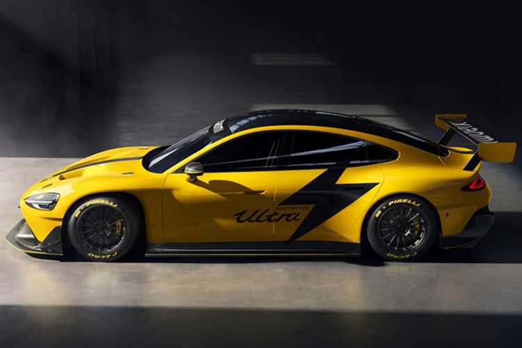 Xiaomi SU7 Ultra được trang bị 2 motor điện V8s kết hợp cùng một motor điện V6s do chính Xiaomi phát triển và sản xuất, cho ra tổng công suất tối đa đến 1.548 mã lực. Với sức mạnh này, Xiaomi SU7 Ultra chỉ cần 1,97 giây để đạt tốc độ 100 km/h và lên 200 km/h trong 5,86 giây. Tốc độ tối đa đạt 350 km/h.