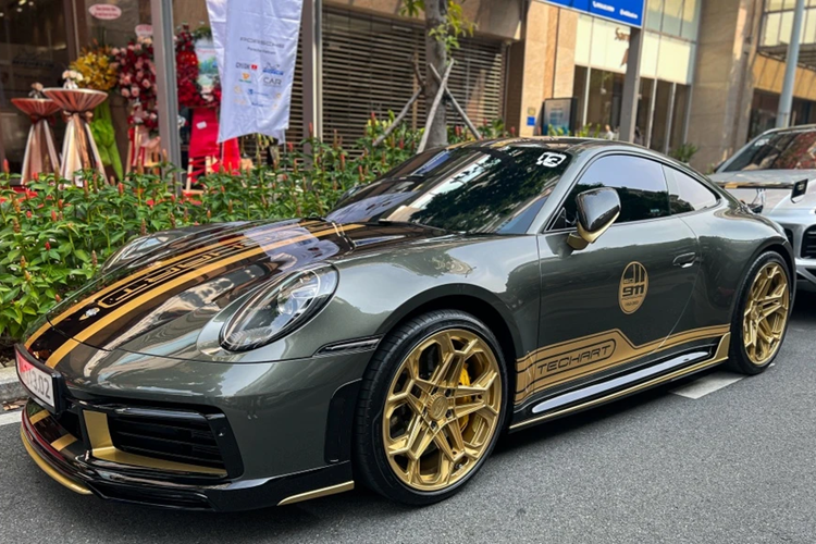 Chiếc Porsche 911 Carrera S độ Tech Art đầu tiên tại Việt Nam cũng xuất hiện trong buổi họp mặt. Chi phí cho gói nâng cấp Tech Art này ở Việt Nam không được công bố chi tiết, tuy nhiên tại Đức thì người chơi cần chi số tiền khoảng 50.000 euro, tương đương hơn 1,3 tỷ đồng.