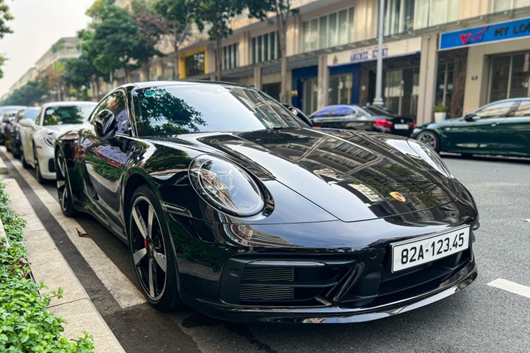 Một chiếc Porsche 911 mang biển số đặc biệt 123.45.