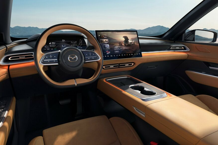 Chiếc xe được sản xuất bởi Chongqing Changan Automobile, chính vì vậy mà xe có rất nhiều chi tiết giống với mẫu xe Deepal SL03 bao gồm tất cả các tùy chọn hệ thống truyền động.