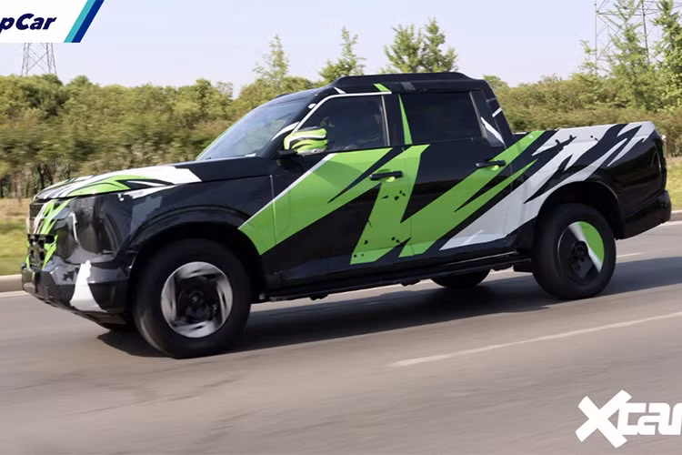 Được biết, Navara 2025 tại thị trường Trung Quốc sẽ được xây dựng trên nền tảng P20 mới. Navara mới sẽ có nhiều hệ truyền động và có thể sẽ có động cơ bốn xi-lanh tăng áp diesel 2.4L giống Triton cho công suất 201 mã lực và mô-men xoắn 470Nm.