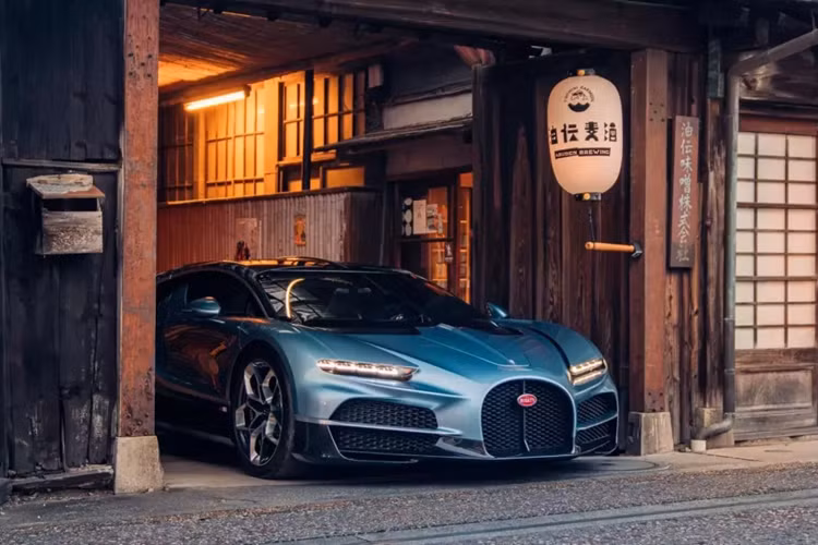 Những nhà sưu tập Nhật Bản, nổi tiếng với gu thẩm mỹ tinh tế và sự trân trọng dành cho tính độc quyền, hiện thân cho tầm nhìn rằng những sáng tạo của Bugatti không chỉ là những chiếc xe; chúng là những kiệt tác xứng đáng được ngưỡng mộ và tôn trọng”.