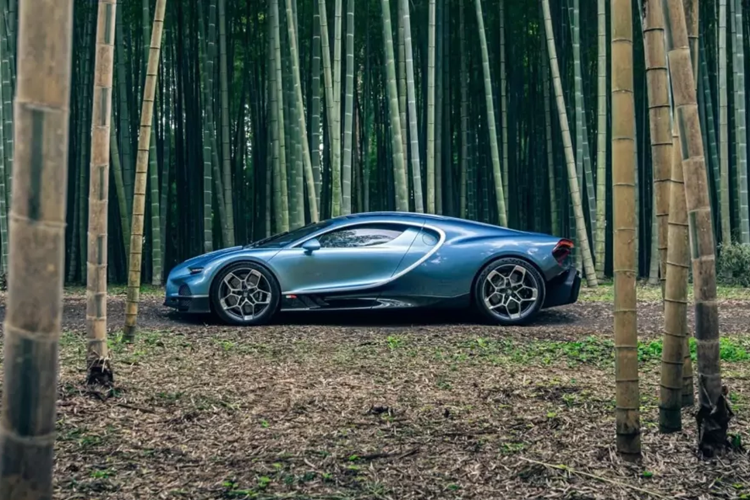 Những điểm dừng chân tại các đại lý địa phương này đánh dấu một chương khác trong lần ra mắt toàn cầu của chiếc xe, khi Bugatti tiếp tục xây dựng sự quan tâm đến việc xây dựng trước khi giao xe cho khách hàng vào năm 2026.