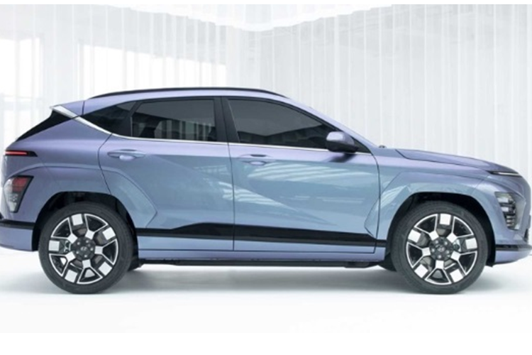Theo đó, Hyundai Kona Electric lắp ráp tại Indonesia với tổng cộng 5 phiên bản, gồm: Style, Prime Standard Range, Prime Long Range, Signature Standard Range và Signature Long Range. Xe có giá bán khởi điểm từ 499 - 590 triệu Rupiah (~778 - 920 triệu VNĐ).