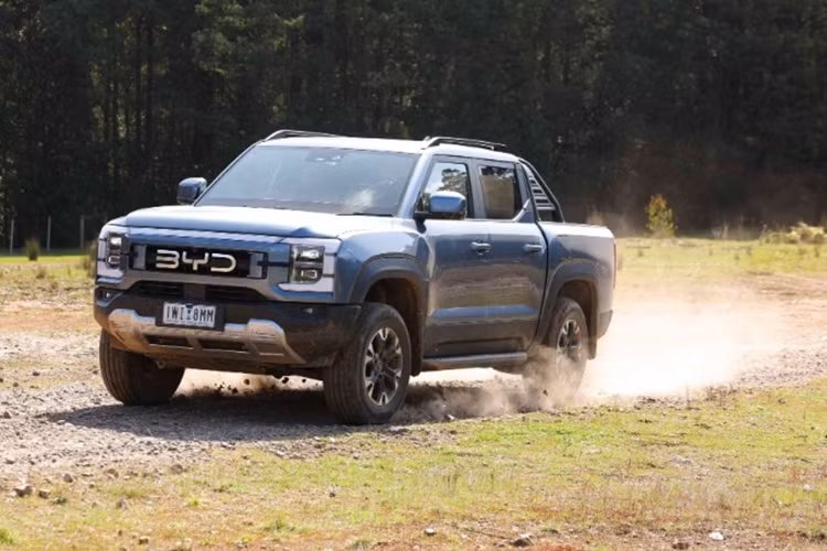 BYD Shark 2025 chot gia hon 1 ty dong, dat hon ca Ford Ranger