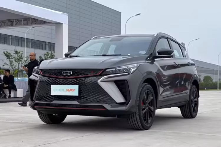 Tương tự Lynk &amp; Co và Volvo, xe Geely cũng sẽ do Tasco Auto phân phối chính hãng tại Việt Nam. Điều này không có gì lạ vì đây đều là 3 thương hiệu thuộc tập đoàn ôtô Geely. Tasco Auto hiện sở hữu hệ thống phân phối ô tô lớn nhất Việt Nam. Ngoài Lynk &amp; Co và Geely, công ty này còn phân phối xe cho nhiều thương hiệu khác như Toyota và Ford.