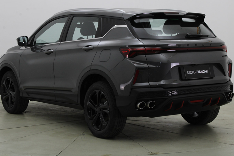 Trang bị an toàn của xe gồm có camera 540 độ, 6 túi khí, hệ thống phanh khẩn cấp tự động, cảnh báo tiền va chạm, hệ thống kiểm soát hành trình thích ứng, cảnh báo lệch làn đường, phát hiện điểm mù, hỗ trợ đỗ xe tự động (song song/vuông góc) và cảnh báo áp suất lốp.