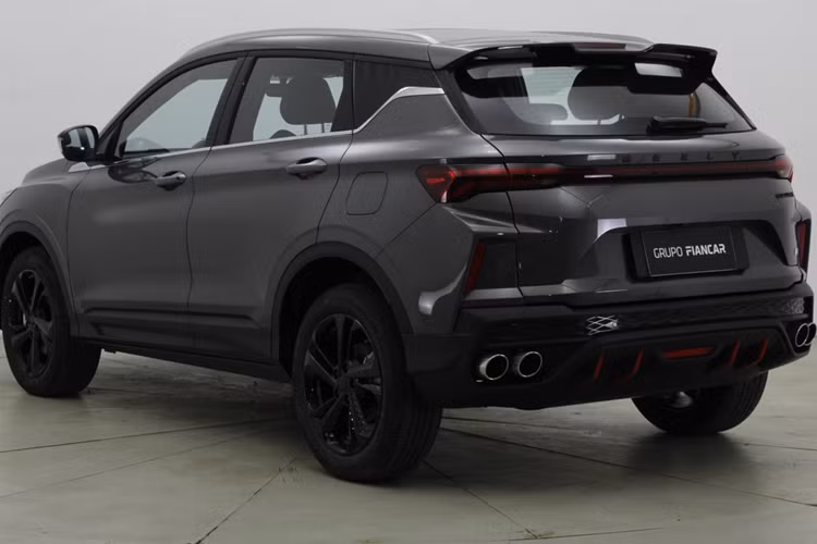 Trang bị an toàn của xe gồm có camera 540 độ, 6 túi khí, hệ thống phanh khẩn cấp tự động, cảnh báo tiền va chạm, hệ thống kiểm soát hành trình thích ứng, cảnh báo lệch làn đường, phát hiện điểm mù, hỗ trợ đỗ xe tự động (song song/vuông góc) và cảnh báo áp suất lốp.