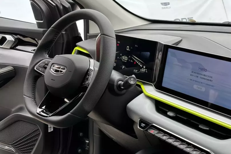 Được định vị trong phân khúc SUV cỡ B, Geely Coolray sắp về Việt Nam sở hữu kích thước dài x rộng x cao lần lượt 4.330 x 1.800 x 1.609 mm và chiều dài cơ sở 2.600 mm. Xe sẽ cạnh tranh với những đối thủ như Mitsubishi Xforce, Hyundai Creta và Kia Seltos ở Việt Nam.