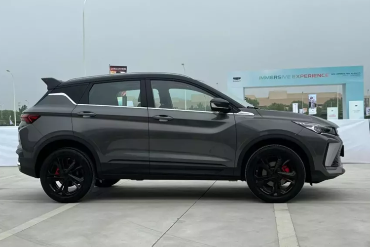 Đặc biệt, Geely và Tasco Auto còn lên kế hoạch xây dựng nhà máy lắp ráp ôtô ở Việt Nam. Nhà máy này sẽ được khởi công tại KCN Tiền Hải, tỉnh Thái Bình, vào nửa đầu năm sau. Nhà máy có công suất thiết kế 75.000 xe/năm trong giai đoạn 1 với tổng vốn đầu tư 168 triệu USD.