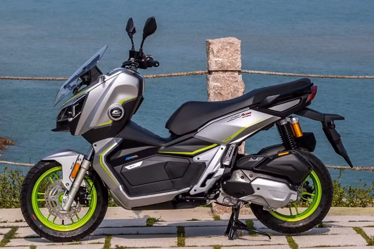 QJ Motor ATR 160 được trang bị động cơ xăng SOHC, 4 van dung tích 160cc có công suất 16,3 mã lực tại 8.500 vòng/phút, mô-men xoắn cực đại 15 Nm tại 6.000 vòng/phút.