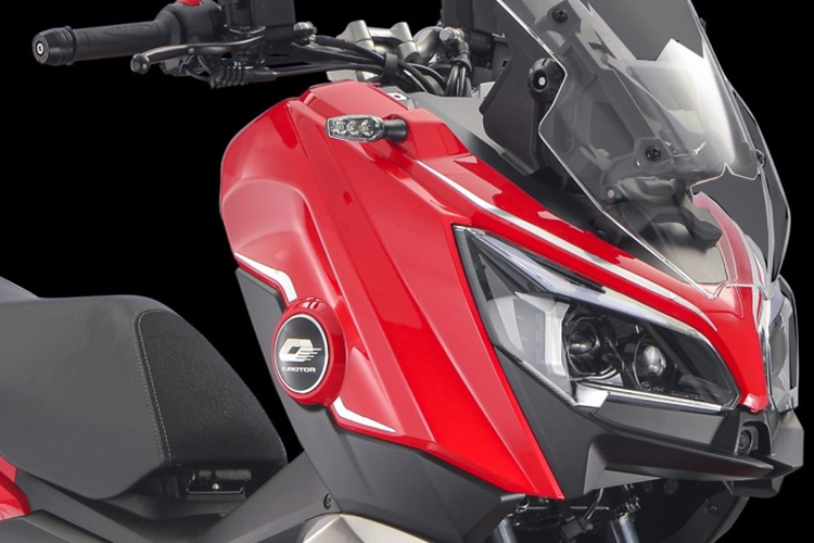 Không chỉ thế, QJMoto ATR 160 2024 cũng được trang bị hệ thống chìa khóa thông minh và cốp chứa đồ rộng rãi đặt phía dưới yên. Yên xe là loại liền khối, bọc da và phân thành 2 tầng.