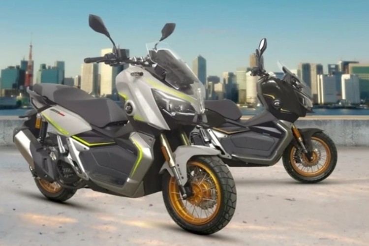 Mẫu xe ga QJ Motor ATR 160 sở hữu ngoại hình đồ sộ mang kiểu dáng adventure. Phần đầu xe được thiết kế bề thế tích hợp kính chắn gió có thể điều chỉnh thông qua công tắc điện trên tay lái.