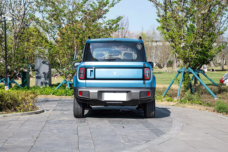 Theo tin đồn, Baojun Yep 3 cửa có thể sẽ được bán tại thị trường Việt Nam trong năm nay, cạnh tranh với VinFast VF3. Hiện chưa rõ Baojun Yep tại Việt Nam sẽ được bán dưới dạng xe nhập khẩu nguyên chiếc hay lắp ráp nội địa như người anh em Wuling Hongguang Mini EV.