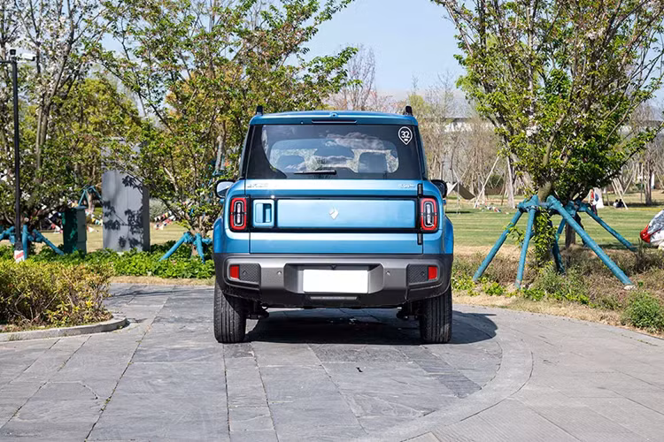 Theo tin đồn, Baojun Yep 3 cửa có thể sẽ được bán tại thị trường Việt Nam trong năm nay, cạnh tranh với VinFast VF3. Hiện chưa rõ Baojun Yep tại Việt Nam sẽ được bán dưới dạng xe nhập khẩu nguyên chiếc hay lắp ráp nội địa như người anh em Wuling Hongguang Mini EV.