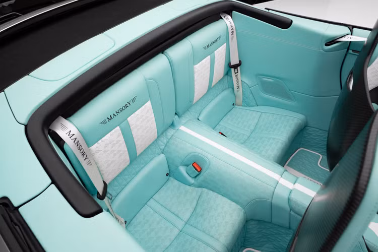 Nhằm hoàn thiện vẻ ngoài thể thao dữ dằn, chiếc xe được lắp đặt bộ mâm độ mang tên “FV.5C” có kích thước 21 inch ở phía trước và 22 inch ở phía sau đi kèm với bộ lốp Continental hiệu năng cao có thông số 255/35 ZR21 ở phía trước và 335/25 ZR22 ở phía sau.