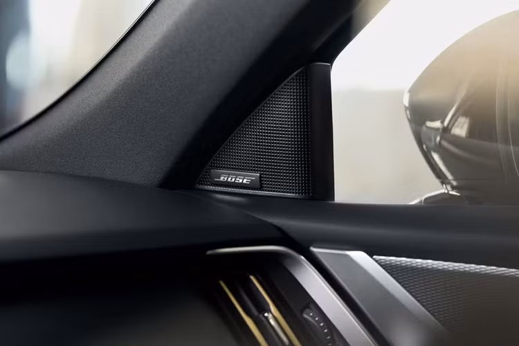 Phiên bản hiệu suất cao của Mazda CX-70 trang bị hệ truyền động plug-in hybrid (PHEV) sản sinh công suất 323 mã lực và mô-men xoắn 500 Nm thông qua động cơ 4 xi-lanh dung tích 2.5 lít, pin lithium-ion 17.8 kWh và động cơ điện 68 kW; phạm vi di chuyển điện 50 km (30 mph).